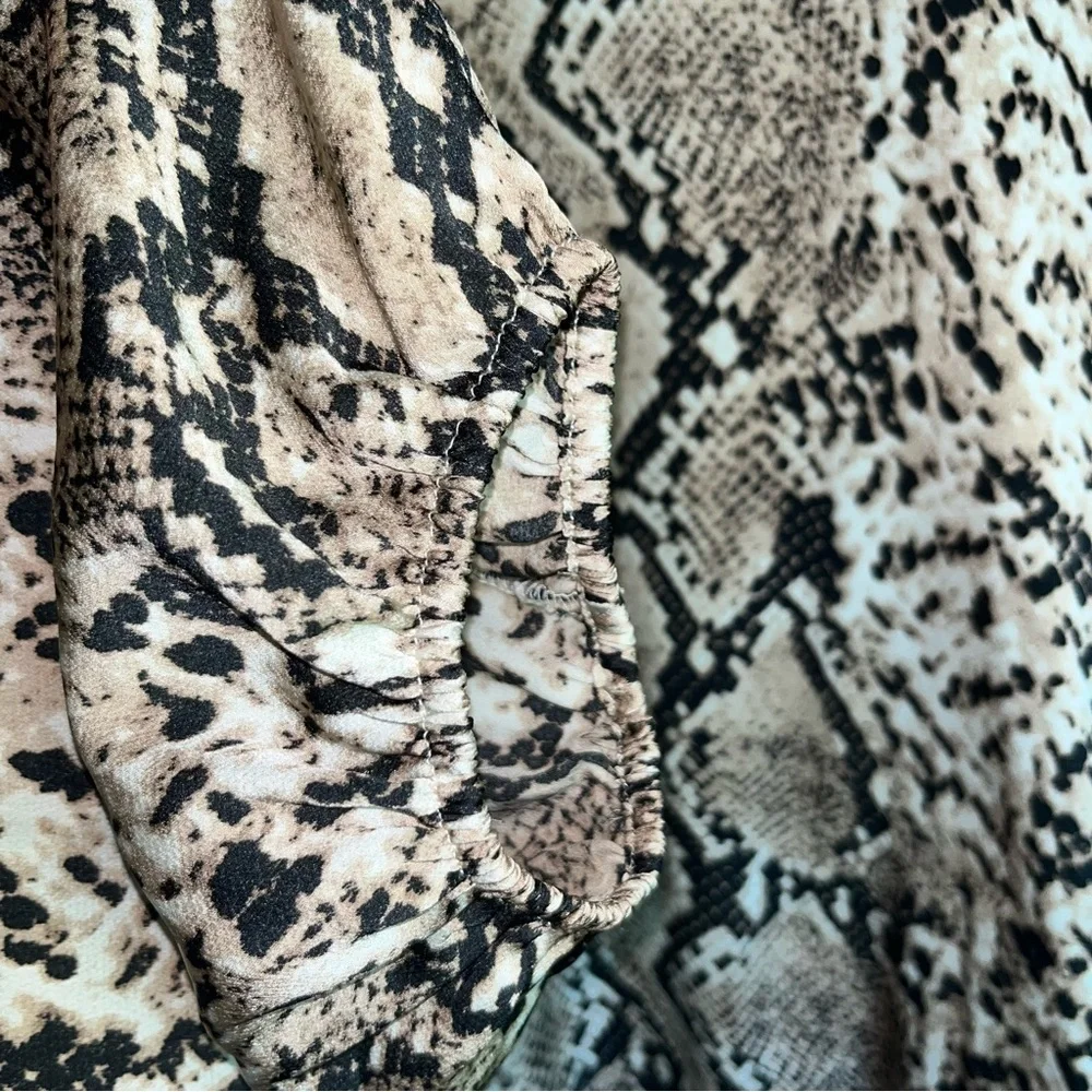 Oddy Oversized Snake Print Blouse - Picture 4 of 6